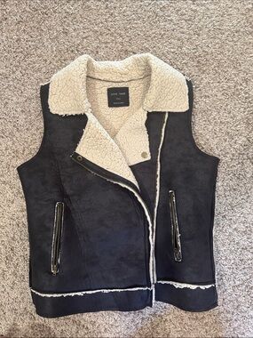 Love Tree Black Faux-Leather Vest with Cream Faux-Shearling